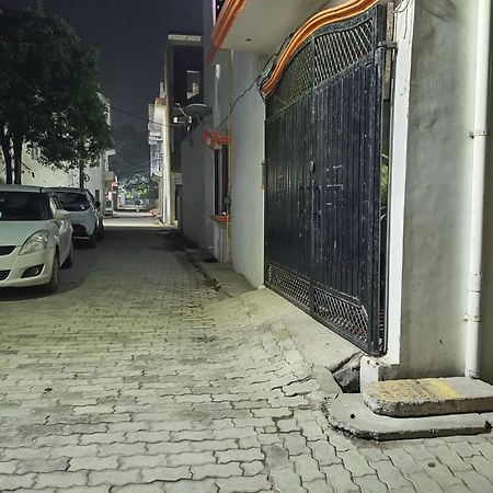Girija Shail Bhavan Ayodhya エクステリア 写真